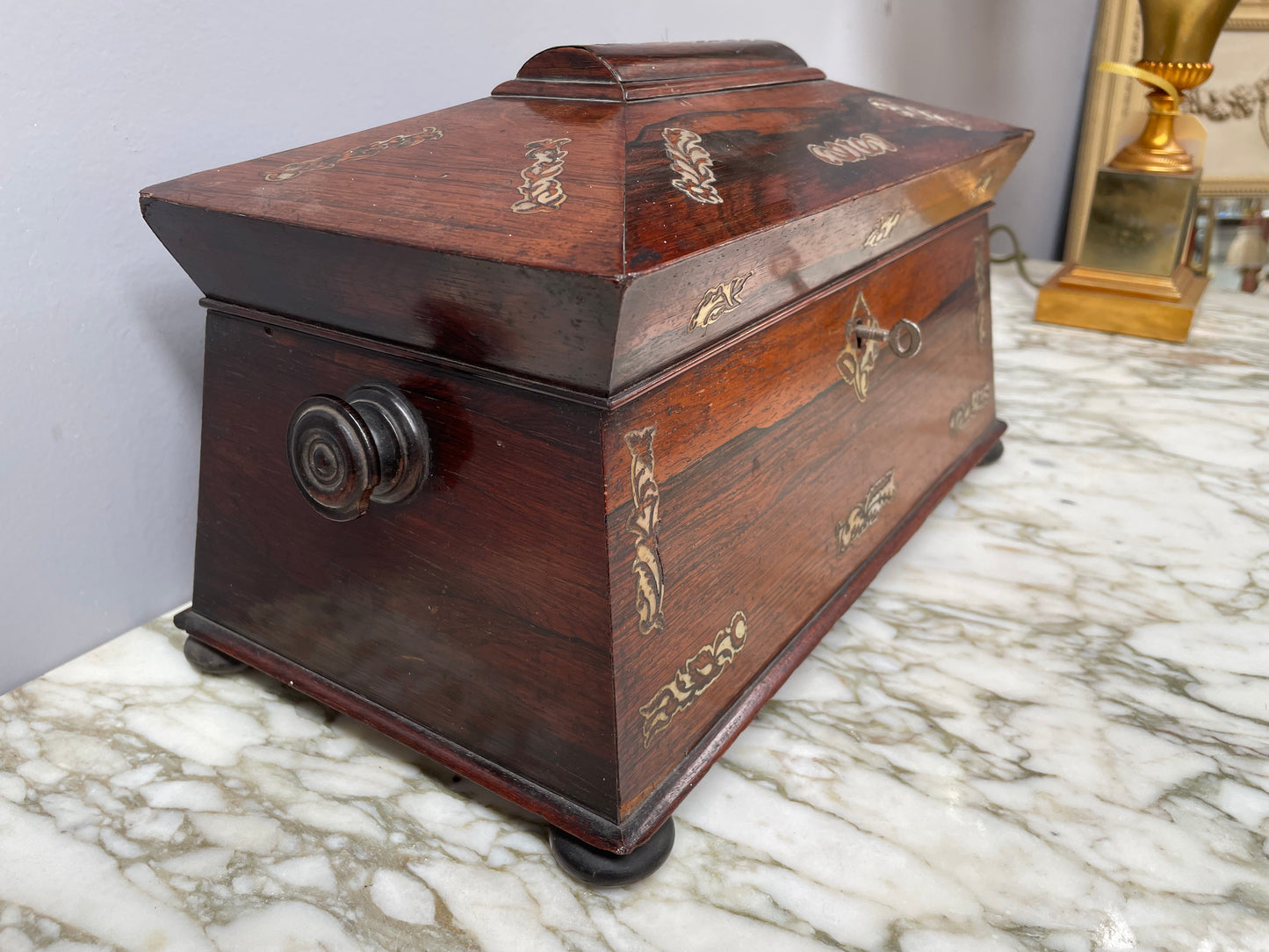 William IV (1835) Rosewood Tea Caddy with MOP Inlay.