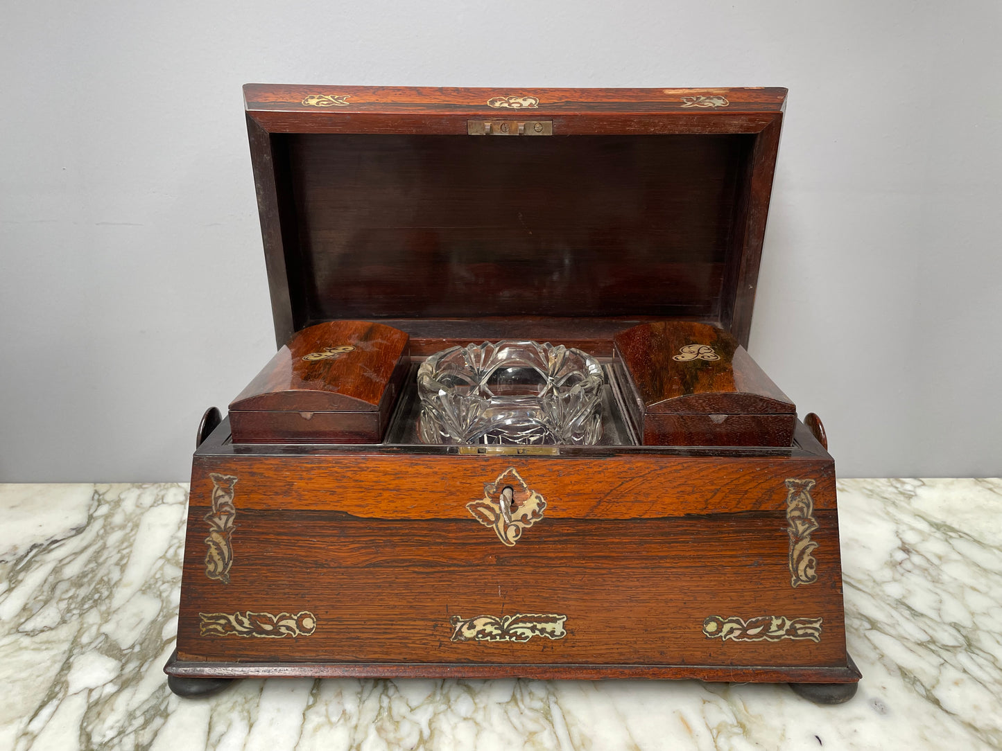 William IV (1835) Rosewood Tea Caddy with MOP Inlay.