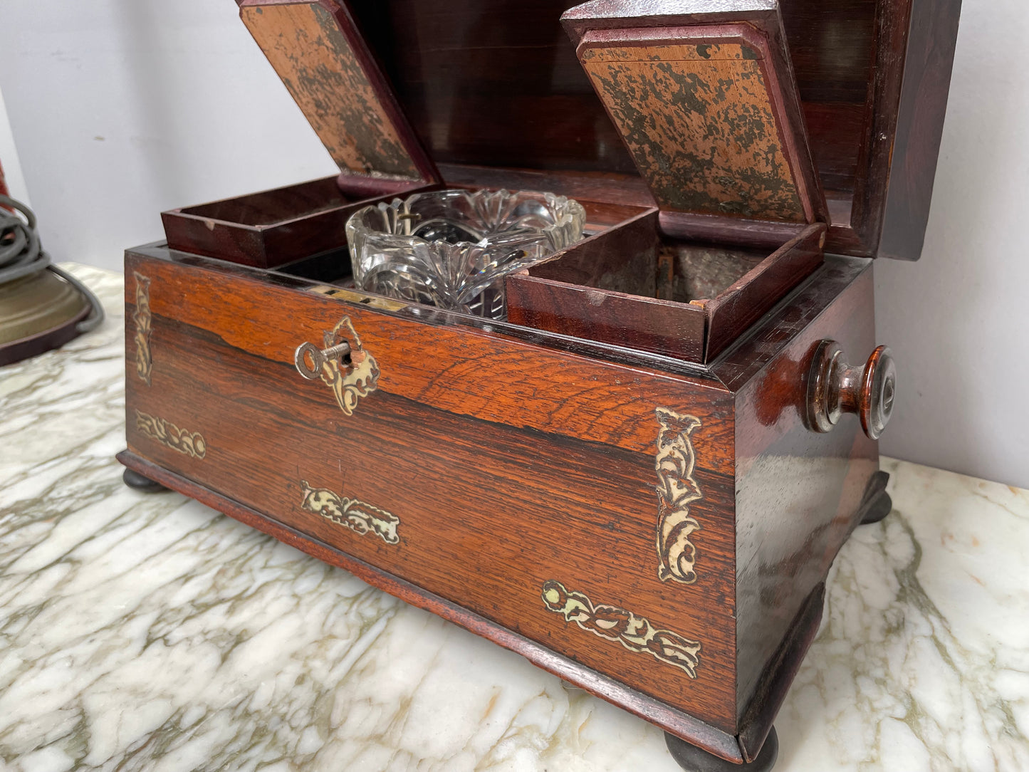 William IV (1835) Rosewood Tea Caddy with MOP Inlay.