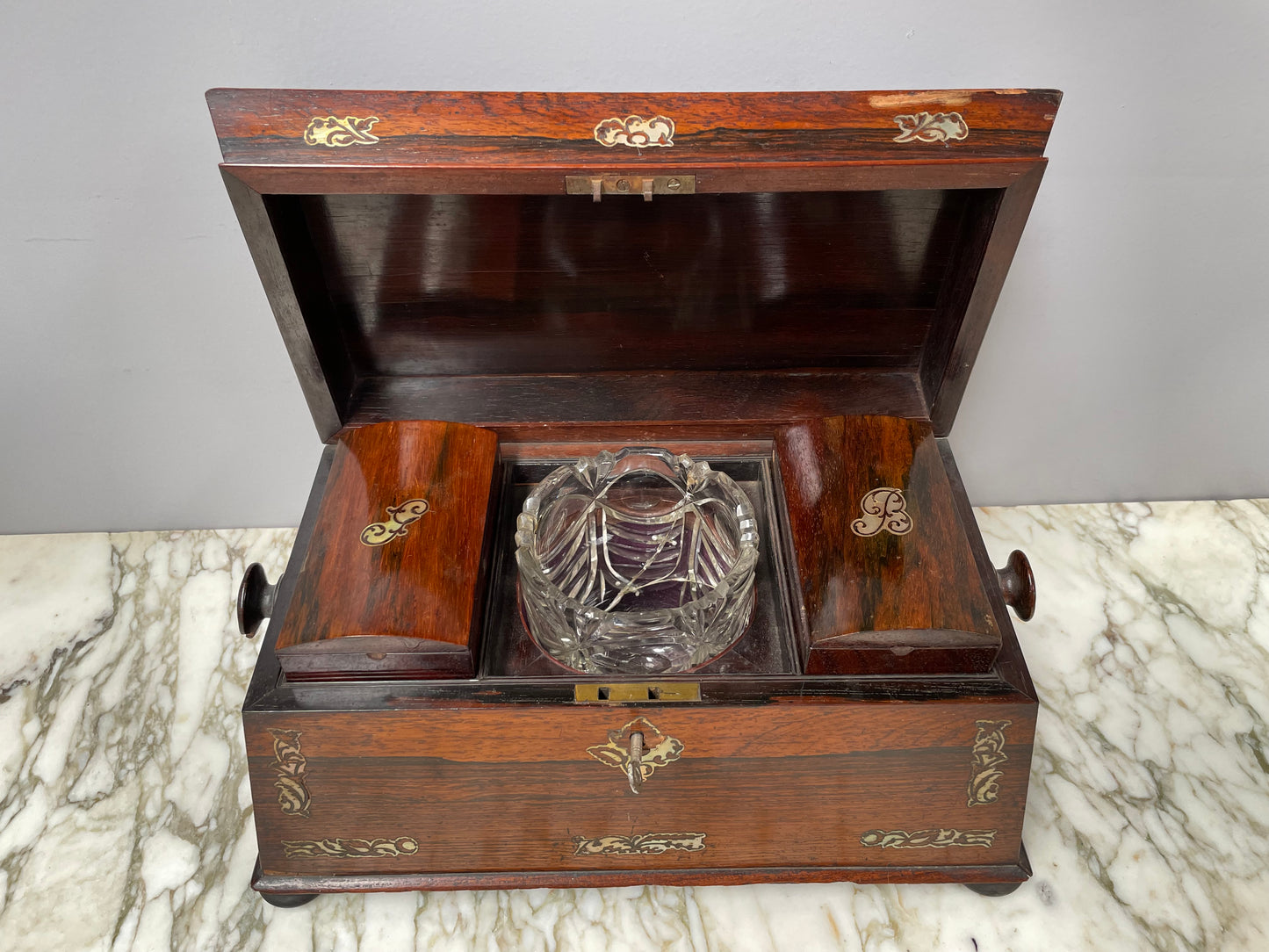 William IV (1835) Rosewood Tea Caddy with MOP Inlay.