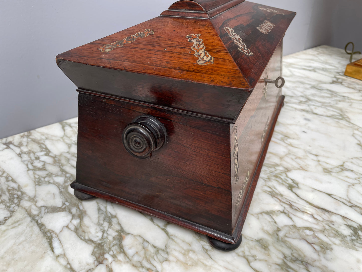 William IV (1835) Rosewood Tea Caddy with MOP Inlay.