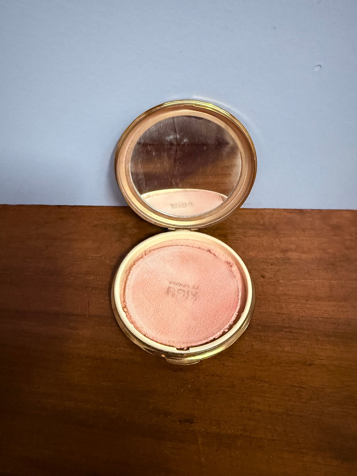Vintage Kigu Compact with Original Box