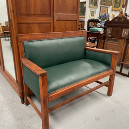 Rustic Arts and Crafts upholstered green bench seat. Made of English oak and very comfortable to sit on. In good original condition. Please see all photos as they form part of the description and condition.