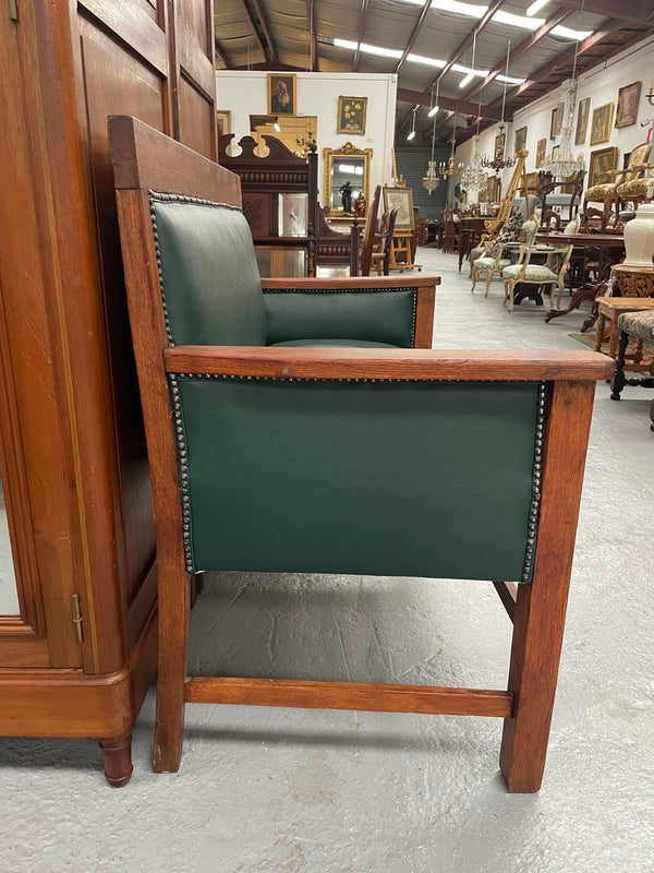 Rustic Arts and Crafts upholstered green bench seat. Made of English oak and very comfortable to sit on. In good original condition. Please see all photos as they form part of the description and condition.