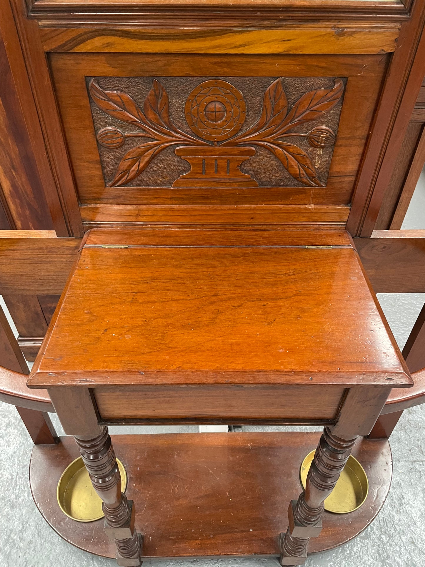 Lovely Edwardian walnut stand with six brass hooks and a storage box with lift up lid . Very nice carving to back and in good original condition. Please view photos as they help to form part of the description and condition.