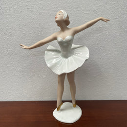 Vintage Wallendorf Standing Ballerina
