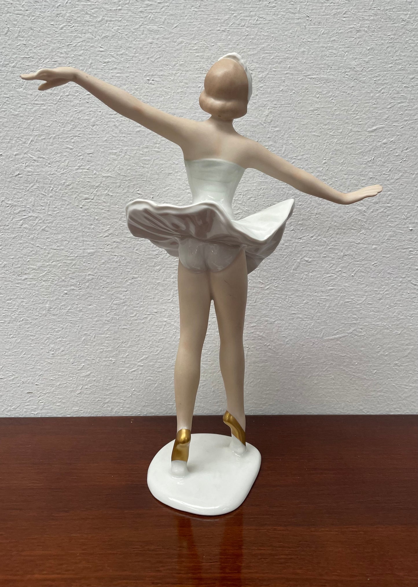 Vintage Wallendorf Standing Ballerina