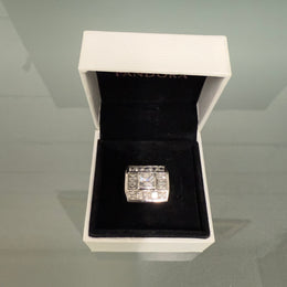 Impressive Vintage Silver (925) & White Stone Ring