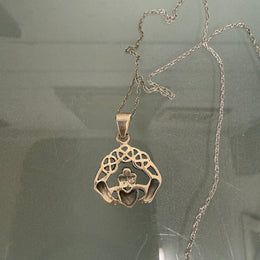 Vintage Sterling Silver Claddagh Style Pendant & Chain