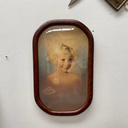 Vintage framed oval picture frame with concave glass front and ready to hang. Sourced locally and in good original condition. Please see all photos as they form part of the description and condition.