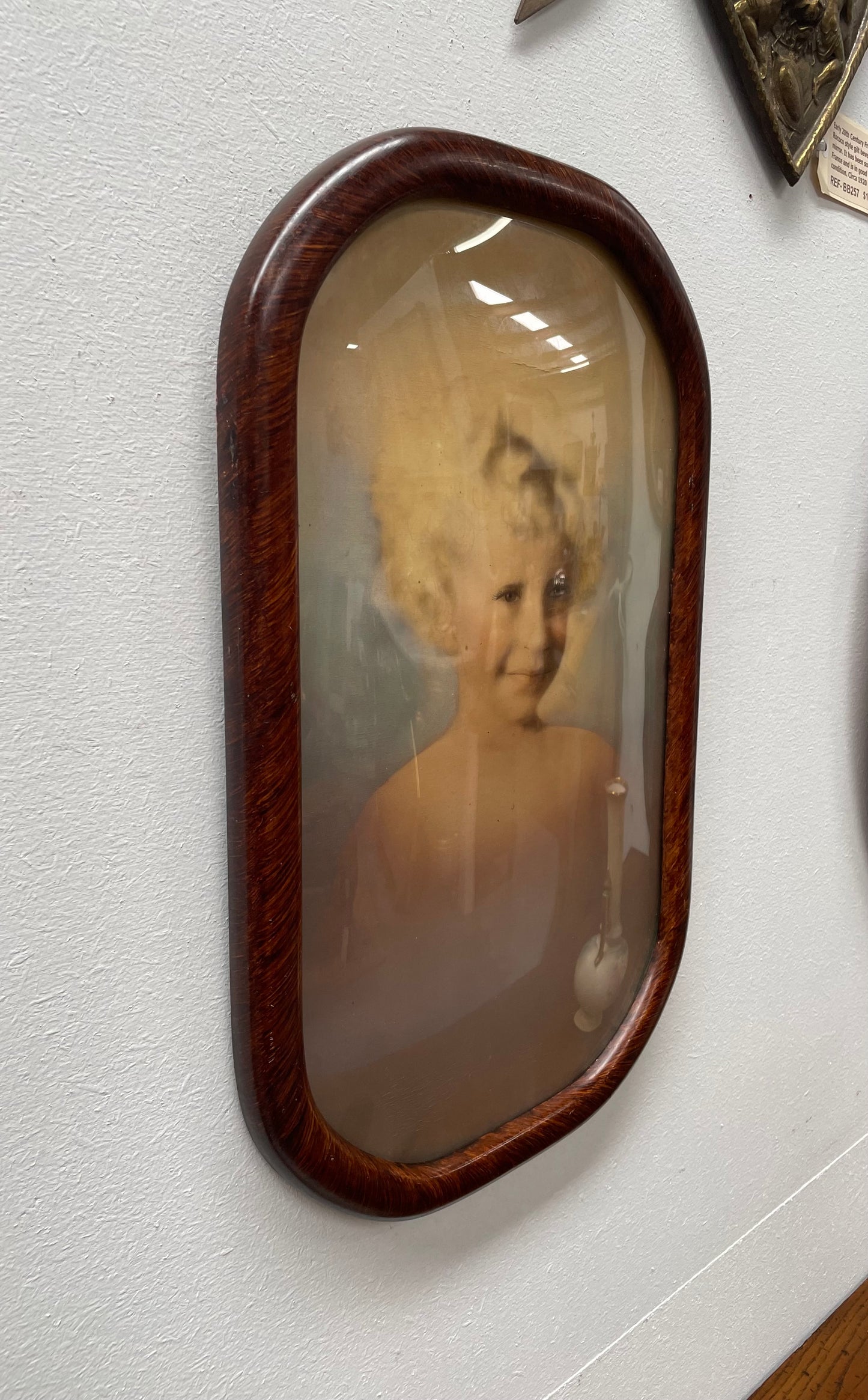 Vintage framed oval picture frame with concave glass front and ready to hang. Sourced locally and in good original condition. Please see all photos as they form part of the description and condition.