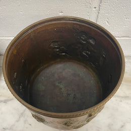 Beautiful brass Antique jardiniere with cherubs all over. In good original condition. Please see all photos as they form part of the description.