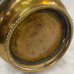 Beautiful brass Antique jardiniere with cherubs all over. In good original condition. Please see all photos as they form part of the description.