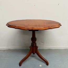 Vintage Mahogany Oval Vintage Occasional Wine Table