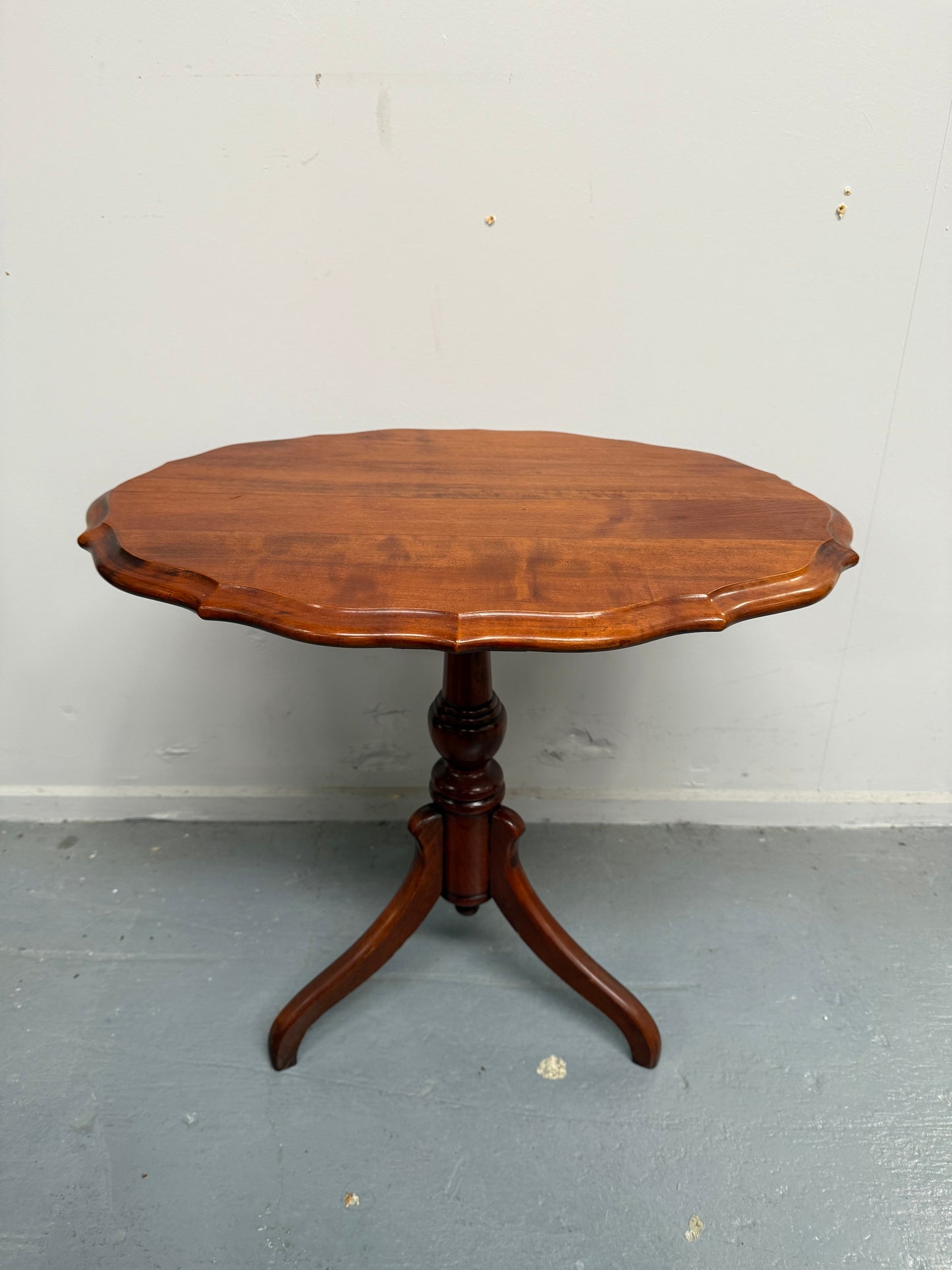 Vintage Mahogany Oval Vintage Occasional Wine Table