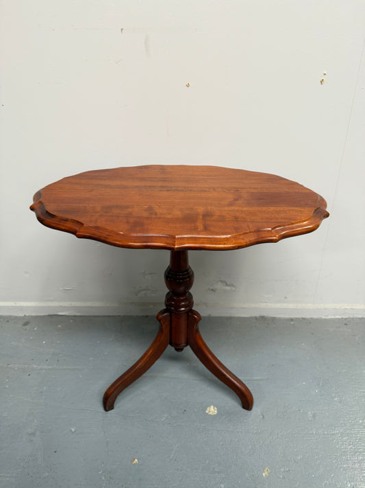 Vintage Mahogany Oval Vintage Occasional Wine Table