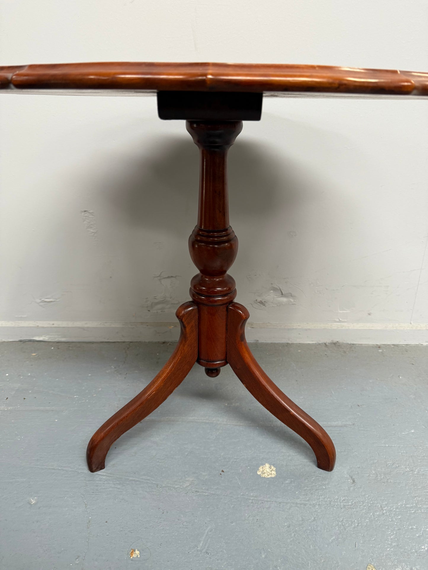 Vintage Mahogany Oval Vintage Occasional Wine Table