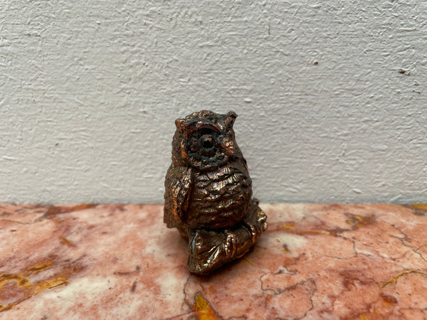 Very heavy Vintage cast copper and gilt owl sculpture, it is signed on the base and weights 323 grams. It is in good original condition. 