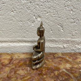 Lovely vintage silver Buddha statue from Thailand, sourced locally and in good original condition.