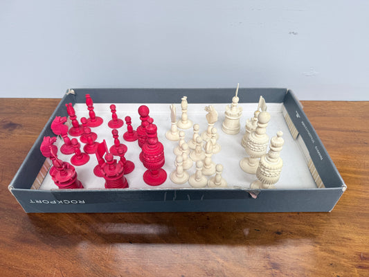 Antique Bone Very Fine Barley Corn Pattern Red & White Chess Set
