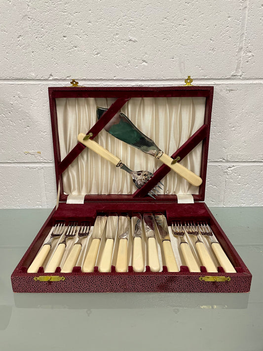 Hard to Find Vintage Bone Handed Fish Service Cutlery Set In Box