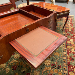 Early 20th Century French Louis XV Style Lady's Dressing Table "Poudreuse"