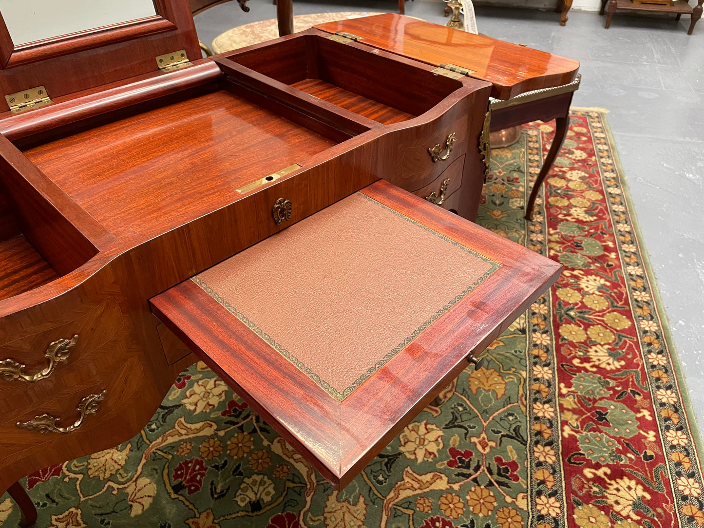 Early 20th Century French Louis XV Style Lady's Dressing Table "Poudreuse"