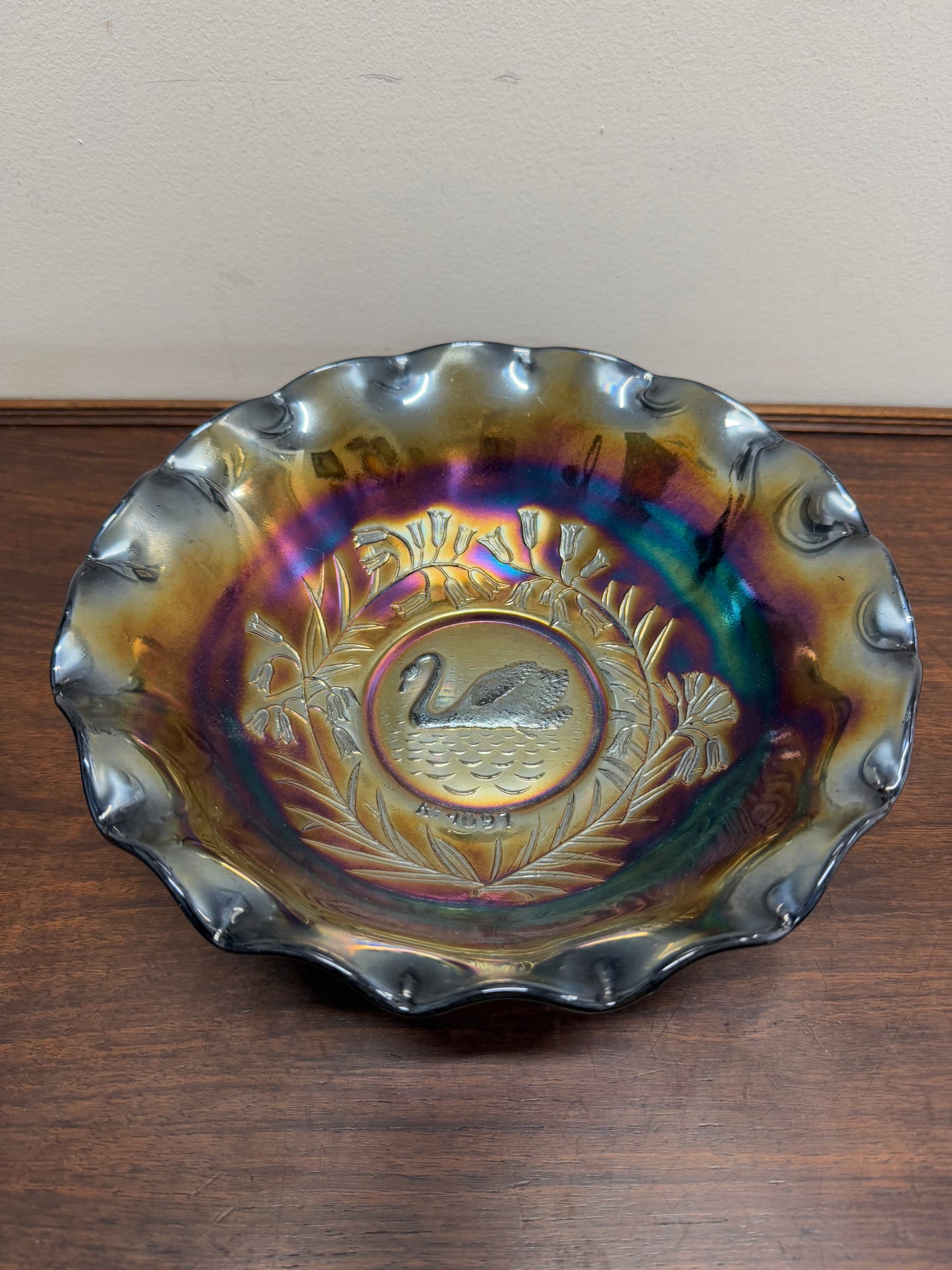 Vintage Crown Crystal Australian Carnival Glass Swan Master Bowl