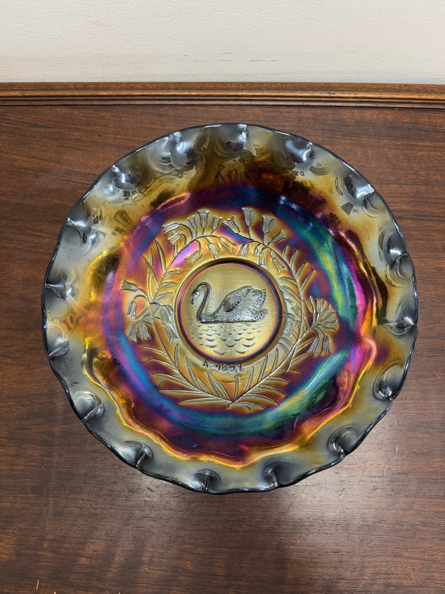 Vintage Crown Crystal Australian Carnival Glass Swan Master Bowl