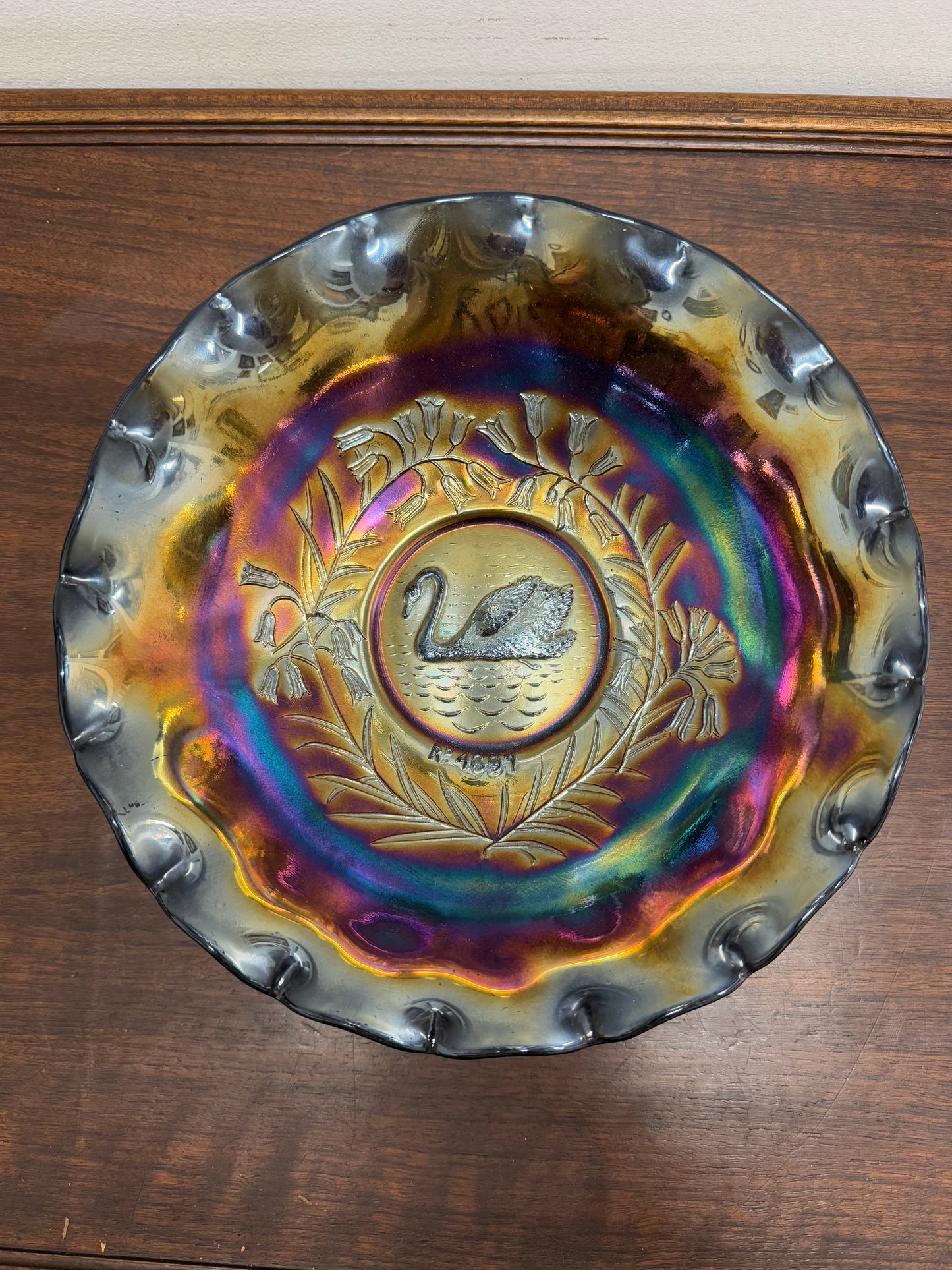 Vintage Crown Crystal Australian Carnival Glass Swan Master Bowl