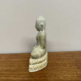 Vintage Chinese jade / hardstone carved Buddha. Good Quality and in good original condition. Please see photos as they form part of the description and condition.