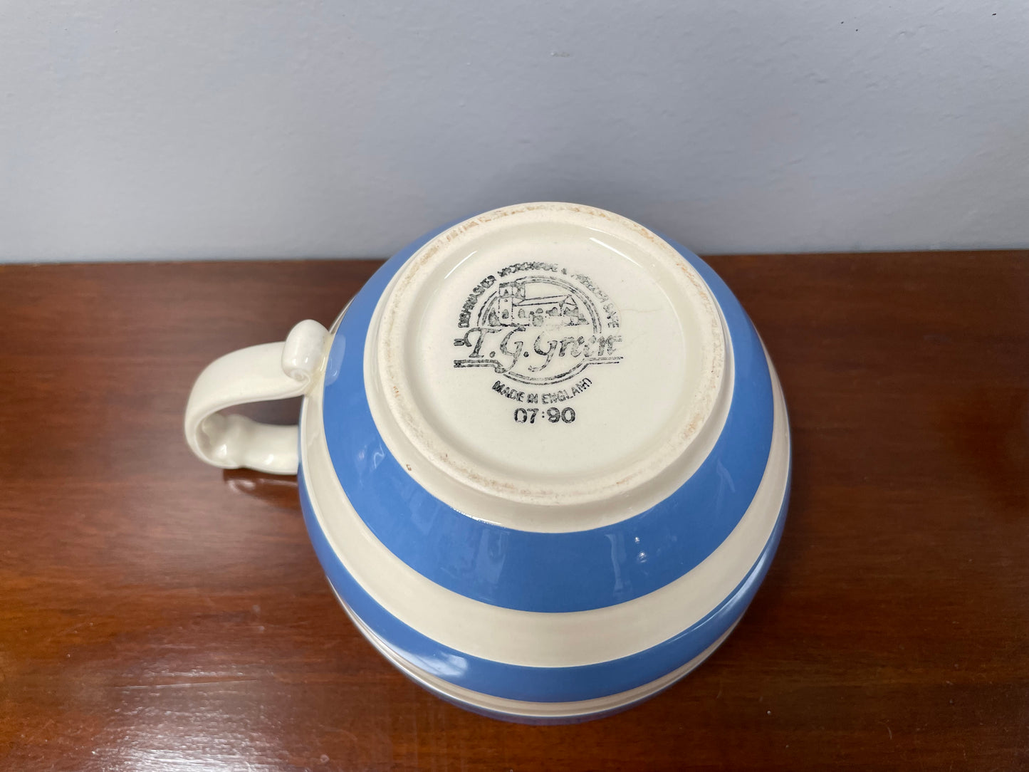 T G GREEN Blue & White Very Large Breakfast Cup