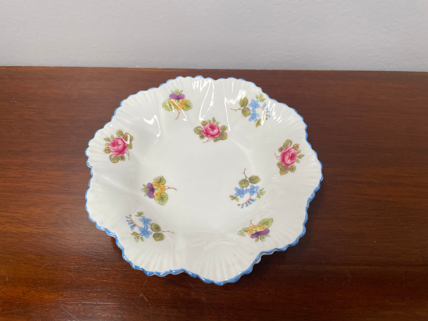 Shelley Rose, Pansy, Forget Me Not Pattern, Blue Edged Pin dish