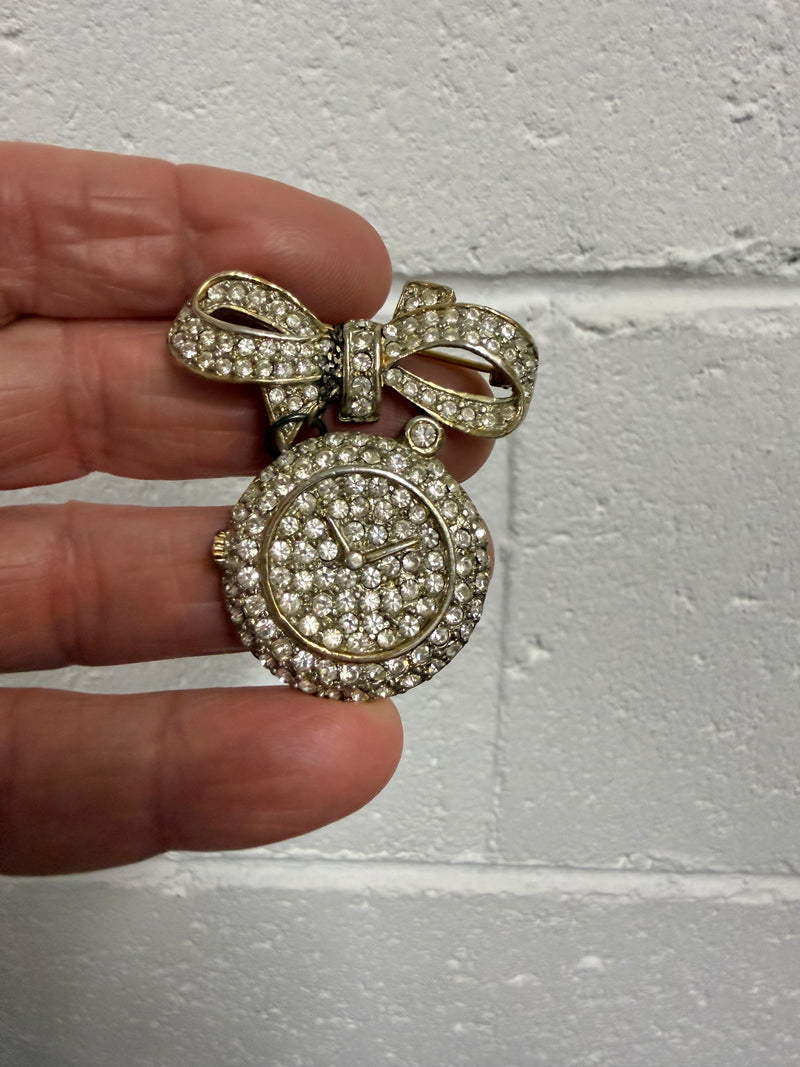 Charming Vintage Rhinestone Brooch On A Gold Tone Base