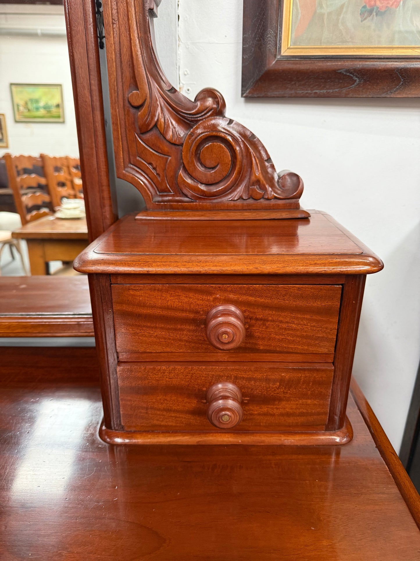 Victorian Mahogany Duchess Chest In Excellent Condition