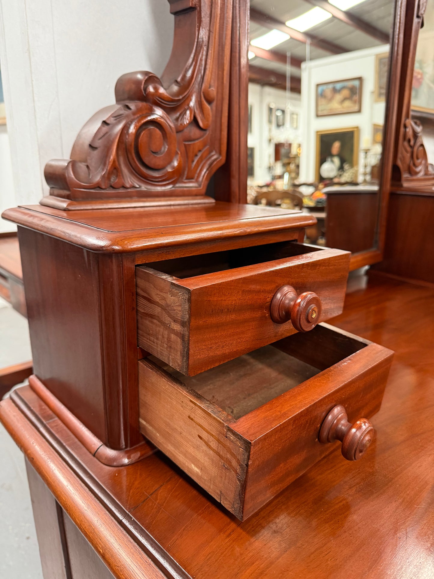 Victorian Mahogany Duchess Chest In Excellent Condition