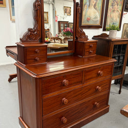 Victorian Mahogany Duchess Chest In Excellent Condition