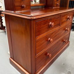 Victorian Mahogany Duchess Chest In Excellent Condition