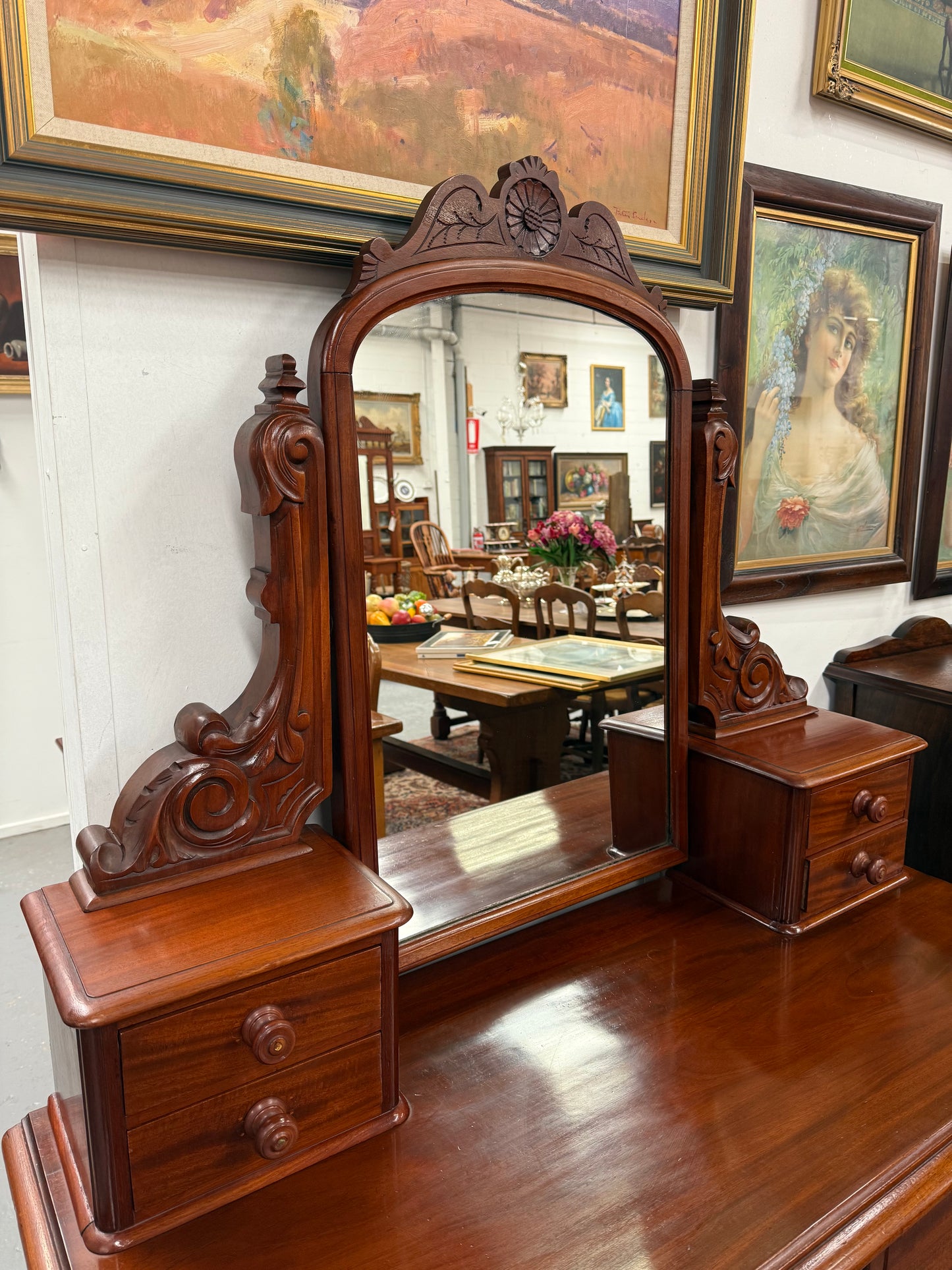 Victorian Mahogany Duchess Chest In Excellent Condition
