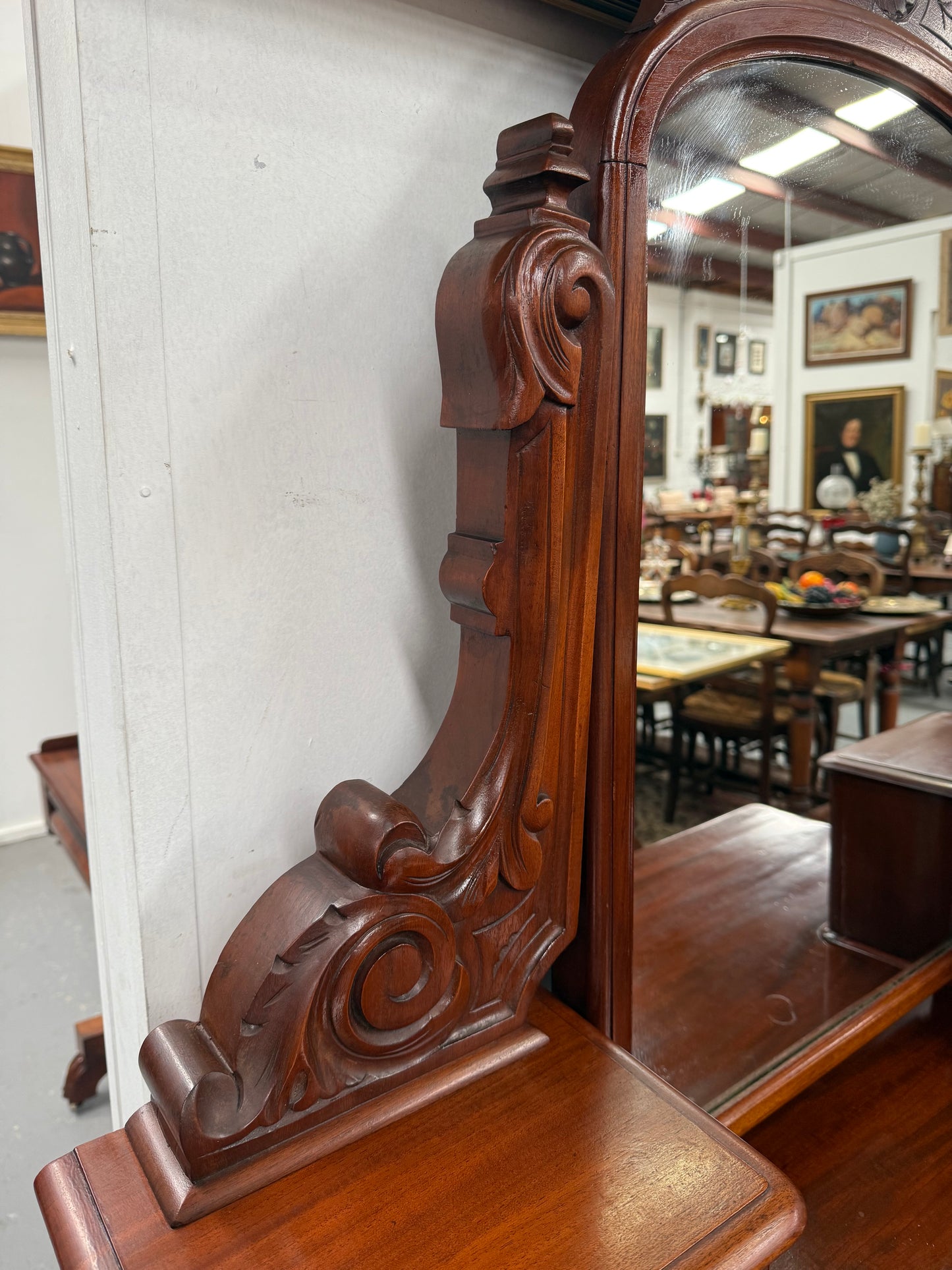 Victorian Mahogany Duchess Chest In Excellent Condition