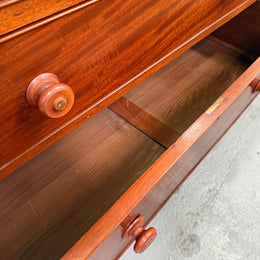 Victorian Mahogany Duchess Chest In Excellent Condition