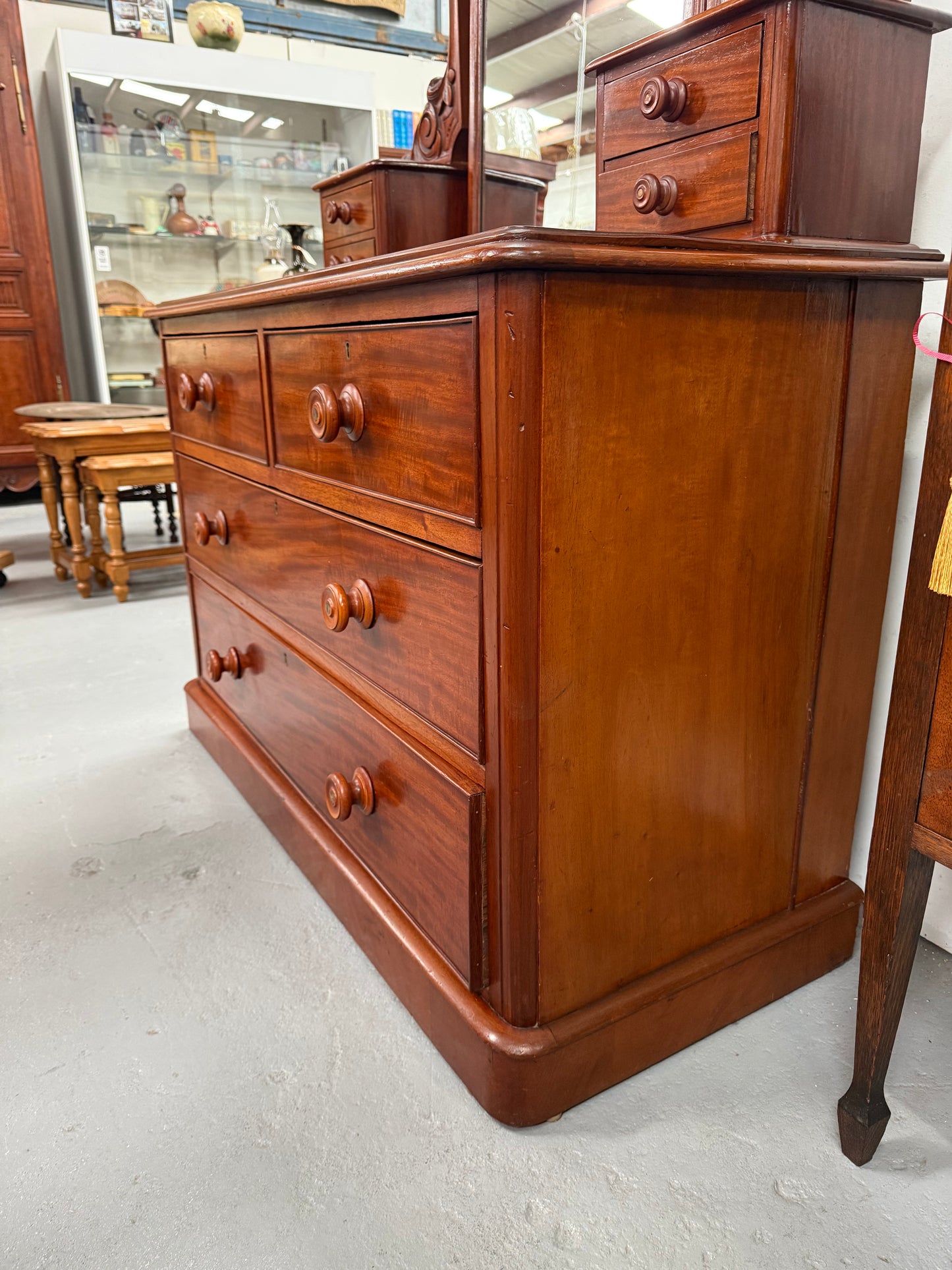Victorian Mahogany Duchess Chest In Excellent Condition