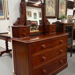 Victorian Mahogany Duchess Chest In Excellent Condition