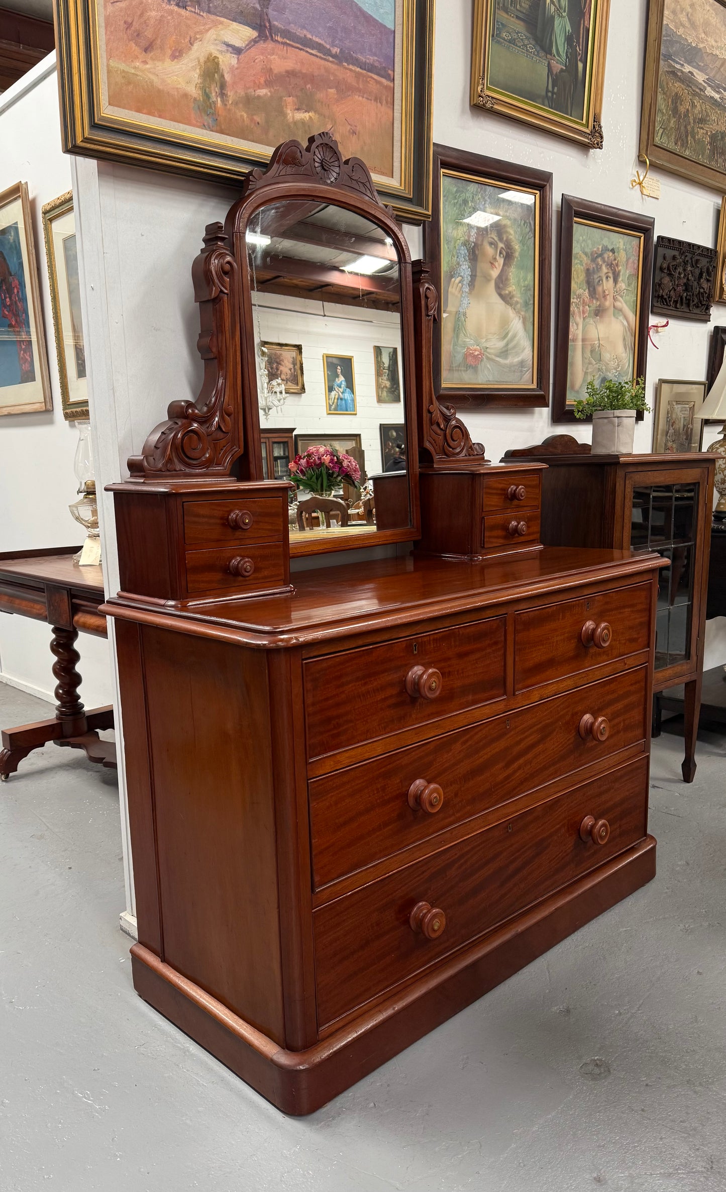 Victorian Mahogany Duchess Chest In Excellent Condition