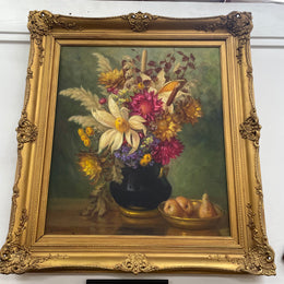 Gorgeous vintage floral oil painting in beautiful colours and a ornate gold frame. Signed by the artist and in good original detailed condition. It has been sourced from France. 