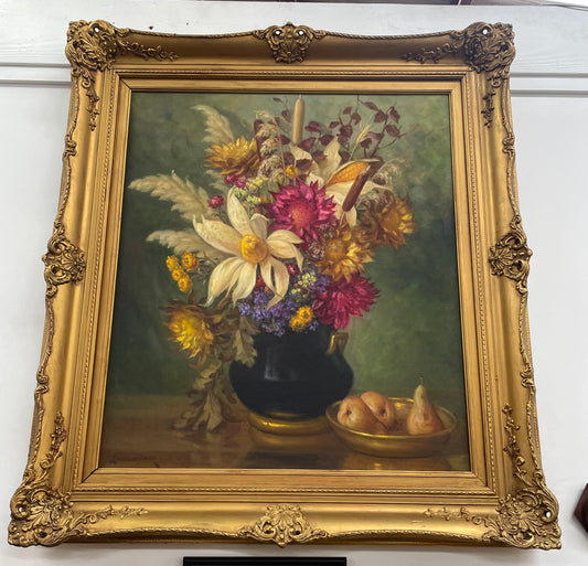 Gorgeous vintage floral oil painting in beautiful colours and a ornate gold frame. Signed by the artist and in good original detailed condition. It has been sourced from France. 