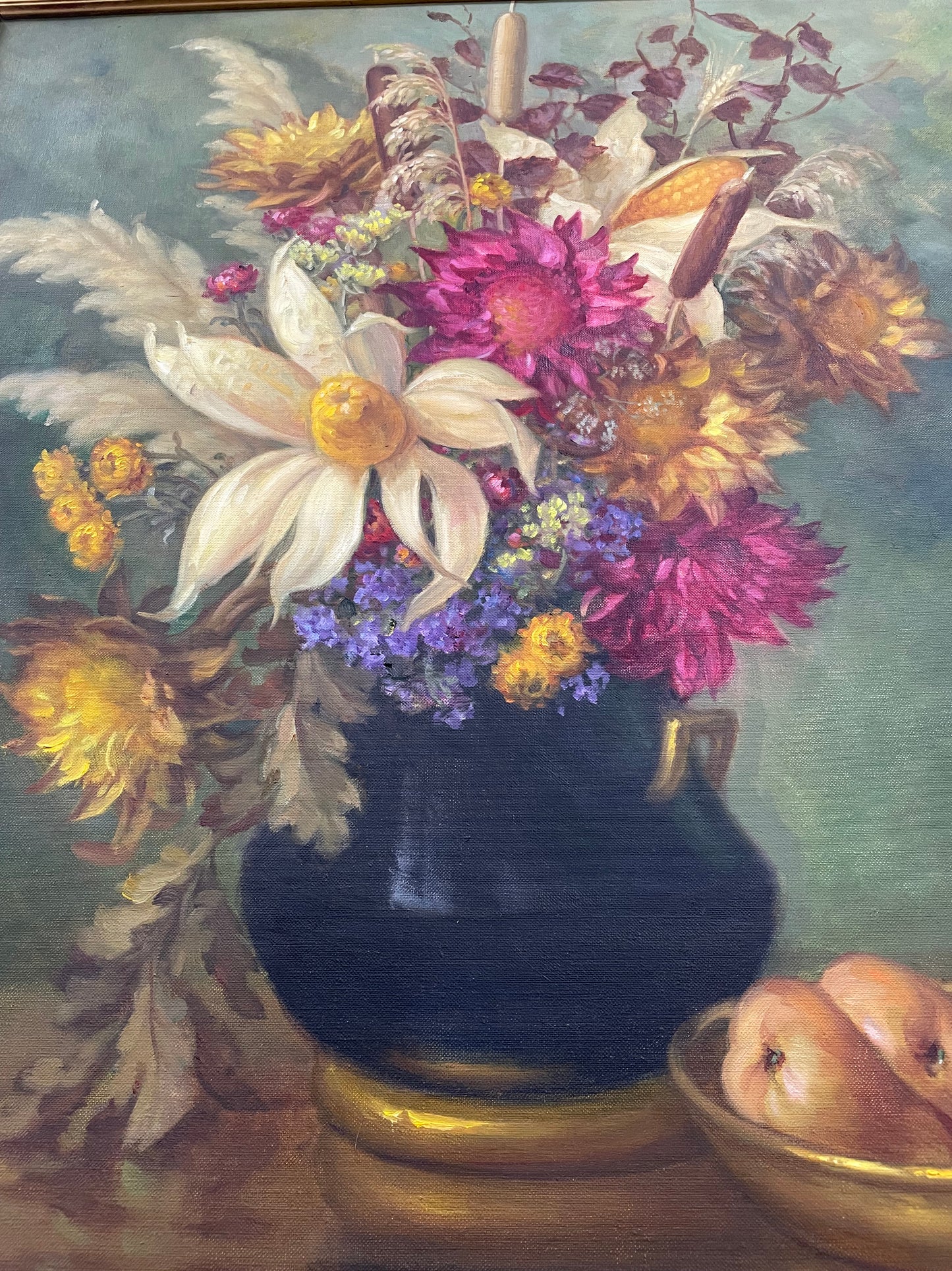 Gorgeous vintage floral oil painting in beautiful colours and a ornate gold frame. Signed by the artist and in good original detailed condition. It has been sourced from France. 