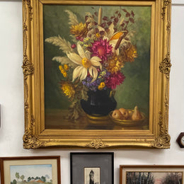 Gorgeous vintage floral oil painting in beautiful colours and a ornate gold frame. Signed by the artist and in good original detailed condition. It has been sourced from France. 