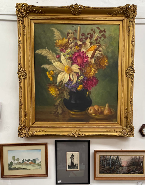 Gorgeous vintage floral oil painting in beautiful colours and a ornate gold frame. Signed by the artist and in good original detailed condition. It has been sourced from France. 