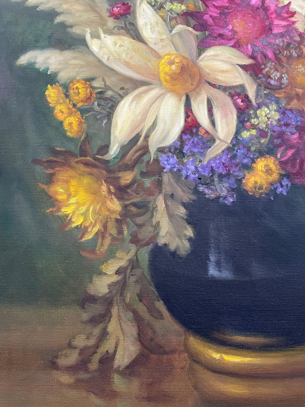 Gorgeous vintage floral oil painting in beautiful colours and a ornate gold frame. Signed by the artist and in good original detailed condition. It has been sourced from France. 